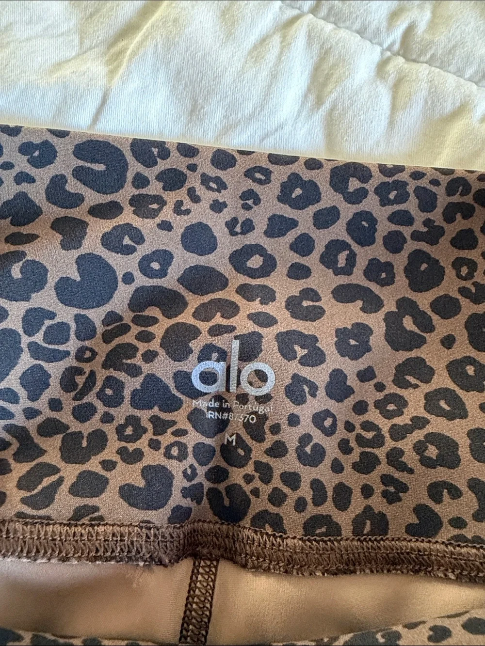 ALO Yoga Vapor Leopard legging: full length, high waisted